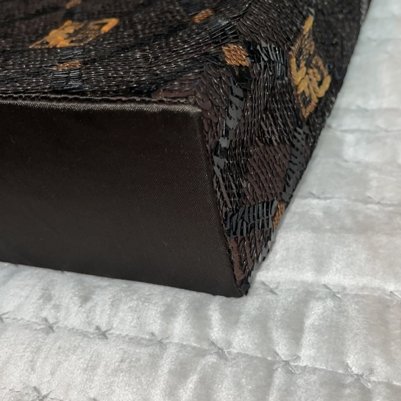 Givenchy tote with sequins excellent condition 14inchW X 9 1/2inchL - Picture 6 of 8